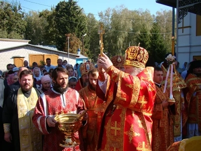 И в честь Архангела Небес, Архистратига Михаила Собор на Красной носит крест. Престольный праздник Соборного храма Новозыбковского благочиния.