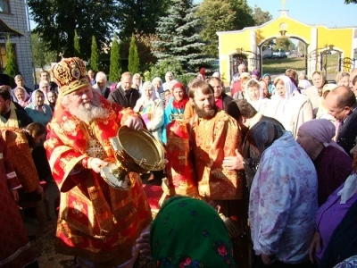 И в честь Архангела Небес, Архистратига Михаила Собор на Красной носит крест. Престольный праздник Соборного храма Новозыбковского благочиния.