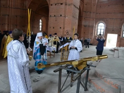 Сияние куполов святыни Брянской земли: совершен Чин освящения Креста на главный купол Успенского собора Свенского монастыря Брянской митрополии