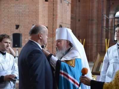 Сияние куполов святыни Брянской земли: совершен Чин освящения Креста на главный купол Успенского собора Свенского монастыря Брянской митрополии