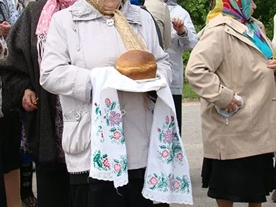 При въезде в село Старые Бобовичи Новозыбковского района установлен и освящен Поклонный Крест