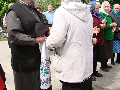 При въезде в село Старые Бобовичи Новозыбковского района установлен и освящен Поклонный Крест