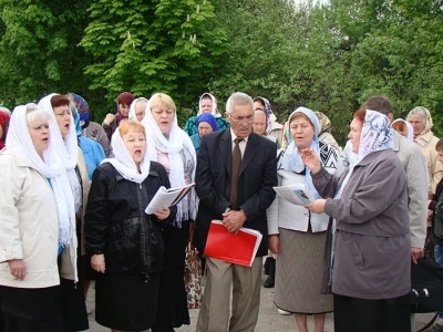 При въезде в село Старые Бобовичи Новозыбковского района установлен и освящен Поклонный Крест