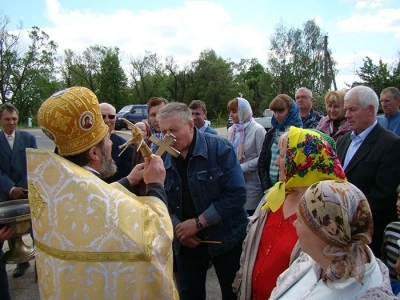 При въезде в село Старые Бобовичи Новозыбковского района установлен и освящен Поклонный Крест