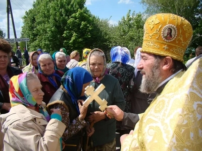 При въезде в село Старые Бобовичи Новозыбковского района установлен и освящен Поклонный Крест