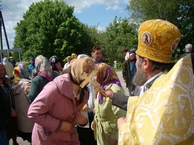 При въезде в село Старые Бобовичи Новозыбковского района установлен и освящен Поклонный Крест