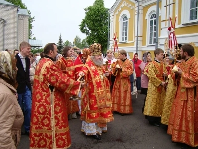 В Неделю святых Жен-Мироносиц Епископ Клинцовский и Трубчевский Сергий совершил Божественную литургию в Новозыбковском благочинии