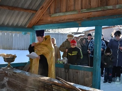 «Сам убо, Человеколюбче Царю, прииди и ныне наитием Святаго Твоего Духа и освяти воду сию» - (Чинопоследование Великаго освящения воды в Богоявление): Крещение Господне 2014 года в Новозыбковском благочинии