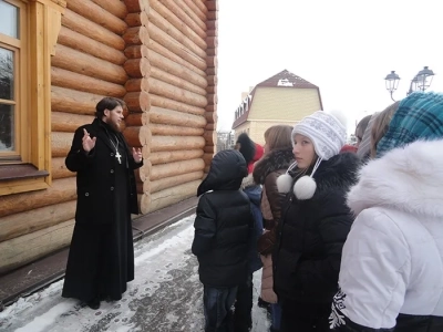 Школьники-паломники: Состоялась паломническая поездка учащих и учащихся школ Новозыбковского района к святыням града Брянска