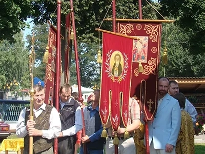 Епископ Клинцовский и Трубчевский Сергий возглавил торжества по случаю 1025-летия Крещения Руси и совершил Божественную литургию в храме в честь чуда Архистратига Михаила в Хонех города Новозыбкова