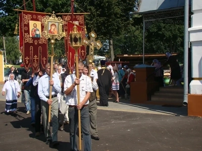 Епископ Клинцовский и Трубчевский Сергий возглавил торжества по случаю 1025-летия Крещения Руси и совершил Божественную литургию в храме в честь чуда Архистратига Михаила в Хонех города Новозыбкова