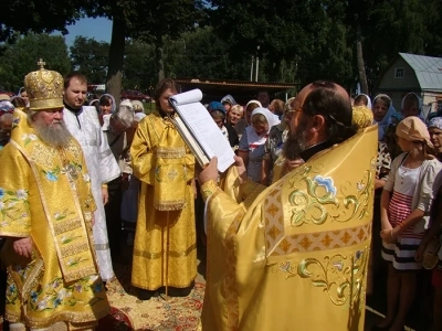 Епископ Клинцовский и Трубчевский Сергий возглавил торжества по случаю 1025-летия Крещения Руси и совершил Божественную литургию в храме в честь чуда Архистратига Михаила в Хонех города Новозыбкова