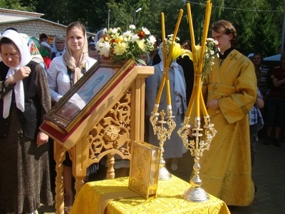 Епископ Клинцовский и Трубчевский Сергий возглавил торжества по случаю 1025-летия Крещения Руси и совершил Божественную литургию в храме в честь чуда Архистратига Михаила в Хонех города Новозыбкова