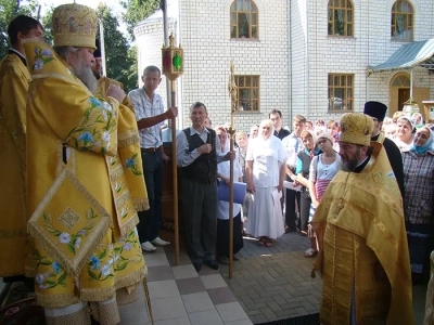 Епископ Клинцовский и Трубчевский Сергий возглавил торжества по случаю 1025-летия Крещения Руси и совершил Божественную литургию в храме в честь чуда Архистратига Михаила в Хонех города Новозыбкова