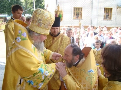 Епископ Клинцовский и Трубчевский Сергий возглавил торжества по случаю 1025-летия Крещения Руси и совершил Божественную литургию в храме в честь чуда Архистратига Михаила в Хонех города Новозыбкова