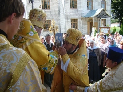 Епископ Клинцовский и Трубчевский Сергий возглавил торжества по случаю 1025-летия Крещения Руси и совершил Божественную литургию в храме в честь чуда Архистратига Михаила в Хонех города Новозыбкова