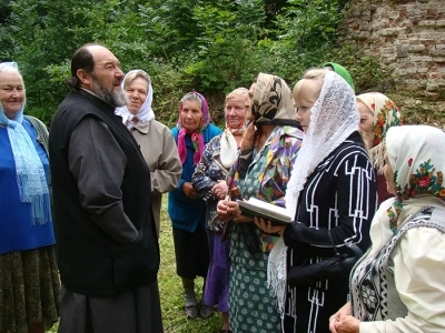 Пресвятая Богородице, помогай нам! – в селе Каташин Новозыбковского района, в день празднования Казанской иконе Божией Матери, совершено Молебное пение на месте разрушенного Казанского Собора