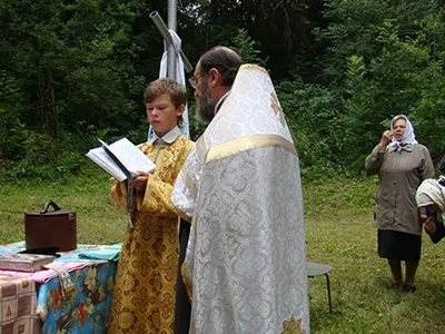 Пресвятая Богородице, помогай нам! – в селе Каташин Новозыбковского района, в день празднования Казанской иконе Божией Матери, совершено Молебное пение на месте разрушенного Казанского Собора