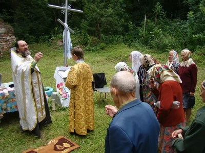 Пресвятая Богородице, помогай нам! – в селе Каташин Новозыбковского района, в день празднования Казанской иконе Божией Матери, совершено Молебное пение на месте разрушенного Казанского Собора