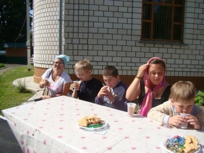 Более 1000 детей пришли в Храм в честь чуда Архистратига Михаила в Хонех города Новозыбкова!