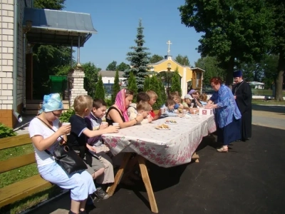 Более 1000 детей пришли в Храм в честь чуда Архистратига Михаила в Хонех города Новозыбкова!