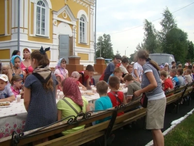 Более 1000 детей пришли в Храм в честь чуда Архистратига Михаила в Хонех города Новозыбкова!