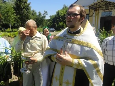 Да дарует Господь миру своему благорастворение плодов земных и времена мирные, а каждый хранящий освященное зелие благовонное, да хранит его со благоговением!