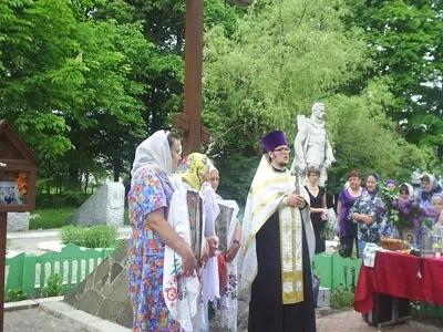 «О еже быти воде сей целительной душ и телес, и всякия сопротивныя силы отгнательней…» (Чинопоследование Малого освящения воды): в посёлке Замишево Новозыбковского района, на месте разрушенного храма, было совершено Молебное пение о здравии жителей селения