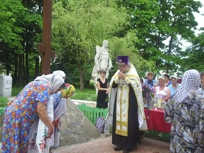 «О еже быти воде сей целительной душ и телес, и всякия сопротивныя силы отгнательней…» (Чинопоследование Малого освящения воды): в посёлке Замишево Новозыбковского района, на месте разрушенного храма, было совершено Молебное пение о здравии жителей селения