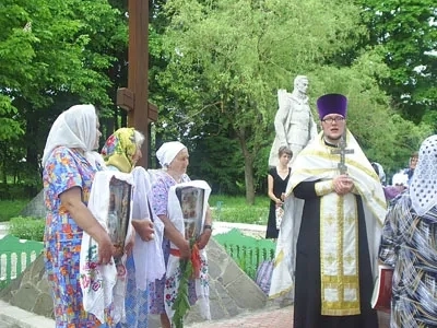 «О еже быти воде сей целительной душ и телес, и всякия сопротивныя силы отгнательней…» (Чинопоследование Малого освящения воды): в посёлке Замишево Новозыбковского района, на месте разрушенного храма, было совершено Молебное пение о здравии жителей селения