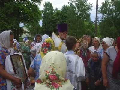 «О еже быти воде сей целительной душ и телес, и всякия сопротивныя силы отгнательней…» (Чинопоследование Малого освящения воды): в посёлке Замишево Новозыбковского района, на месте разрушенного храма, было совершено Молебное пение о здравии жителей селения