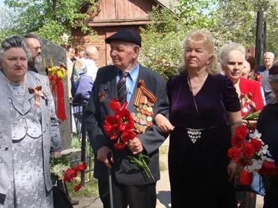 Всем воинам, павшим в боях Великой Отечественной Войны 1941-1945 гг. – ВЕЧНАЯ ПАМЯТЬ: У обелиска Воинам-героям, что на городском кладбище города Новозыбкова, совершена заупокойная панихида