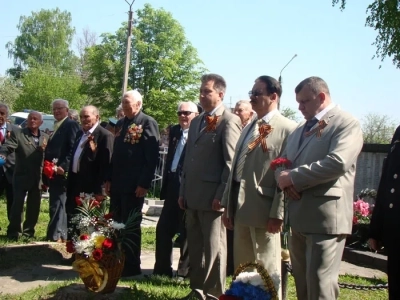 Всем воинам, павшим в боях Великой Отечественной Войны 1941-1945 гг. – ВЕЧНАЯ ПАМЯТЬ: У обелиска Воинам-героям, что на городском кладбище города Новозыбкова, совершена заупокойная панихида