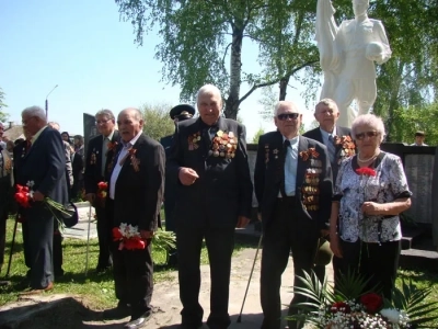 Всем воинам, павшим в боях Великой Отечественной Войны 1941-1945 гг. – ВЕЧНАЯ ПАМЯТЬ: У обелиска Воинам-героям, что на городском кладбище города Новозыбкова, совершена заупокойная панихида