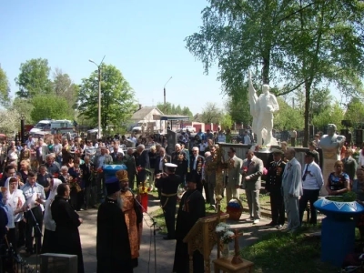 Всем воинам, павшим в боях Великой Отечественной Войны 1941-1945 гг. – ВЕЧНАЯ ПАМЯТЬ: У обелиска Воинам-героям, что на городском кладбище города Новозыбкова, совершена заупокойная панихида