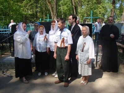 Всем воинам, павшим в боях Великой Отечественной Войны 1941-1945 гг. – ВЕЧНАЯ ПАМЯТЬ: У обелиска Воинам-героям, что на городском кладбище города Новозыбкова, совершена заупокойная панихида