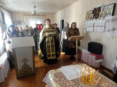 В Молитвенном доме в честь Архистратига Божия Михаила села Новые Бобовичи Новозыбковского района ВПЕРВЫЕ совершено Таинство Елеосвящения