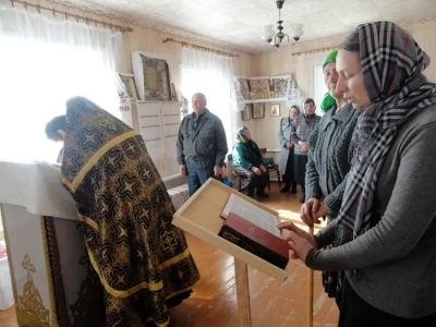 В Молитвенном доме в честь Архистратига Божия Михаила села Новые Бобовичи Новозыбковского района ВПЕРВЫЕ совершено Таинство Елеосвящения