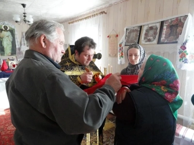 В Молитвенном доме в честь Архистратига Божия Михаила села Новые Бобовичи Новозыбковского района ВПЕРВЫЕ совершено Таинство Елеосвящения