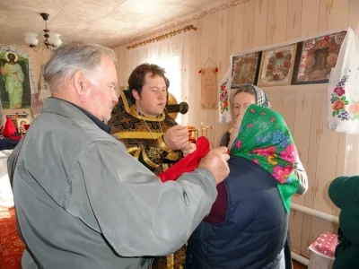 В Молитвенном доме в честь Архистратига Божия Михаила села Новые Бобовичи Новозыбковского района ВПЕРВЫЕ совершено Таинство Елеосвящения