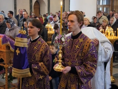 «Призри с небесе, Боже, и виждь, и посети виноград сей, и утверди и, егоже насади десница Твоя»: В неделю четвертую Великого поста Епископ Александр совершил Божественную литургию в Брянском Кафедральном Соборе во Имя Святой Троицы. За Богослужением Владыка рукоположил пресвитера для служения в Новозыбковском благочинии.