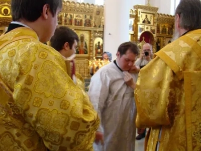 За Божественной литургией в Брянском Кафедральном соборе во Имя Святой Троицы, Епископ Брянский и Севский Александр рукоположил диакона для служения в Новызыбковском благочинии