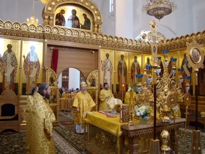 За Божественной литургией в Брянском Кафедральном соборе во Имя Святой Троицы, Епископ Брянский и Севский Александр рукоположил диакона для служения в Новызыбковском благочинии