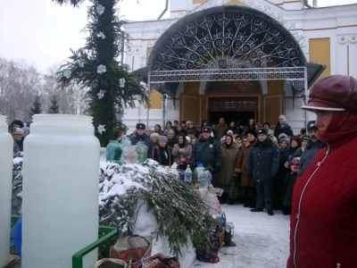 «Сам убо, Человеколюбче Царю, прииди и ныне наитием Святаго Твоего Духа и освяти воду сию» - (Чинопоследование Великаго освящения воды в Богоявление): Крещение Господне 2013 года в Новозыбковском благочинии