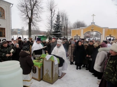 «Сам убо, Человеколюбче Царю, прииди и ныне наитием Святаго Твоего Духа и освяти воду сию» - (Чинопоследование Великаго освящения воды в Богоявление): Крещение Господне 2013 года в Новозыбковском благочинии