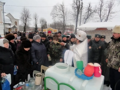 «Сам убо, Человеколюбче Царю, прииди и ныне наитием Святаго Твоего Духа и освяти воду сию» - (Чинопоследование Великаго освящения воды в Богоявление): Крещение Господне 2013 года в Новозыбковском благочинии