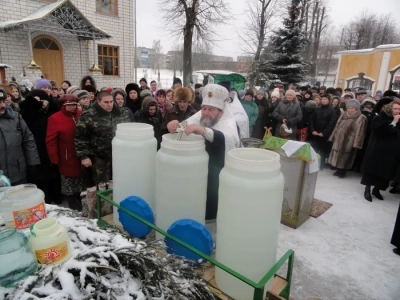 «Сам убо, Человеколюбче Царю, прииди и ныне наитием Святаго Твоего Духа и освяти воду сию» - (Чинопоследование Великаго освящения воды в Богоявление): Крещение Господне 2013 года в Новозыбковском благочинии