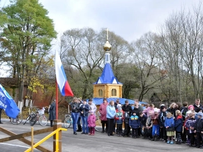 «Благословляется и освящается студенец сей, и вода в нем сущая, Благодатию Святаго Духа, излиянием воды сия священныя, во Имя Отца, и Сына, и Святаго Духа. Аминь» (Православный требник, в 2-х частях. М., 2003. Чин благословения новаго кладезя).