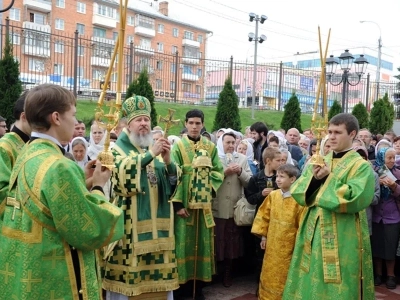 В день памяти Святаго Благоверного Князя Олега Брянского, Епископ Брянский и Севский Александр, в сослужении духовенства Епархии совершил Божественную литургию в Кафедральном Соборе во Имя Святой Троицы