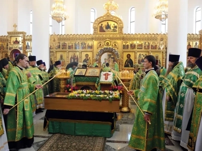 В день памяти Святаго Благоверного Князя Олега Брянского, Епископ Брянский и Севский Александр, в сослужении духовенства Епархии совершил Божественную литургию в Кафедральном Соборе во Имя Святой Троицы